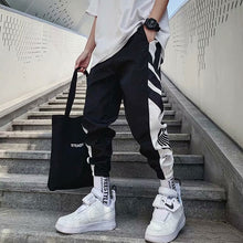 Load image into Gallery viewer, pantalon noir et blanc avec motifs

