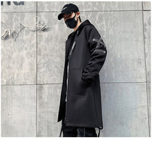Load image into Gallery viewer, manteau noir avec motifs
