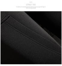 Load image into Gallery viewer, manteau noir avec motifs
