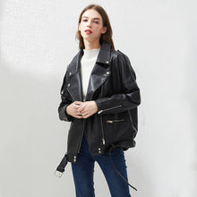 Load image into Gallery viewer, manteau noir en faux cuire "oversized"
