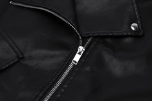Load image into Gallery viewer, manteau noir en faux cuire "oversized"
